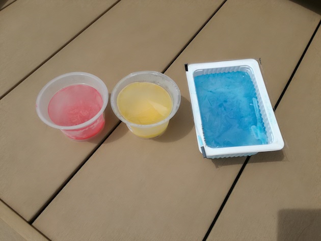 色氷遊びをしよう 着色は食紅を使用して安心 安全 プールにオススメ しょうゆブログ